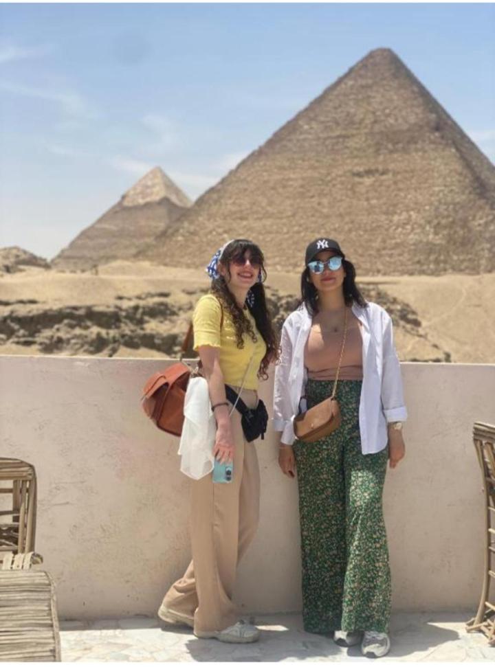 Sola Pyramids inn