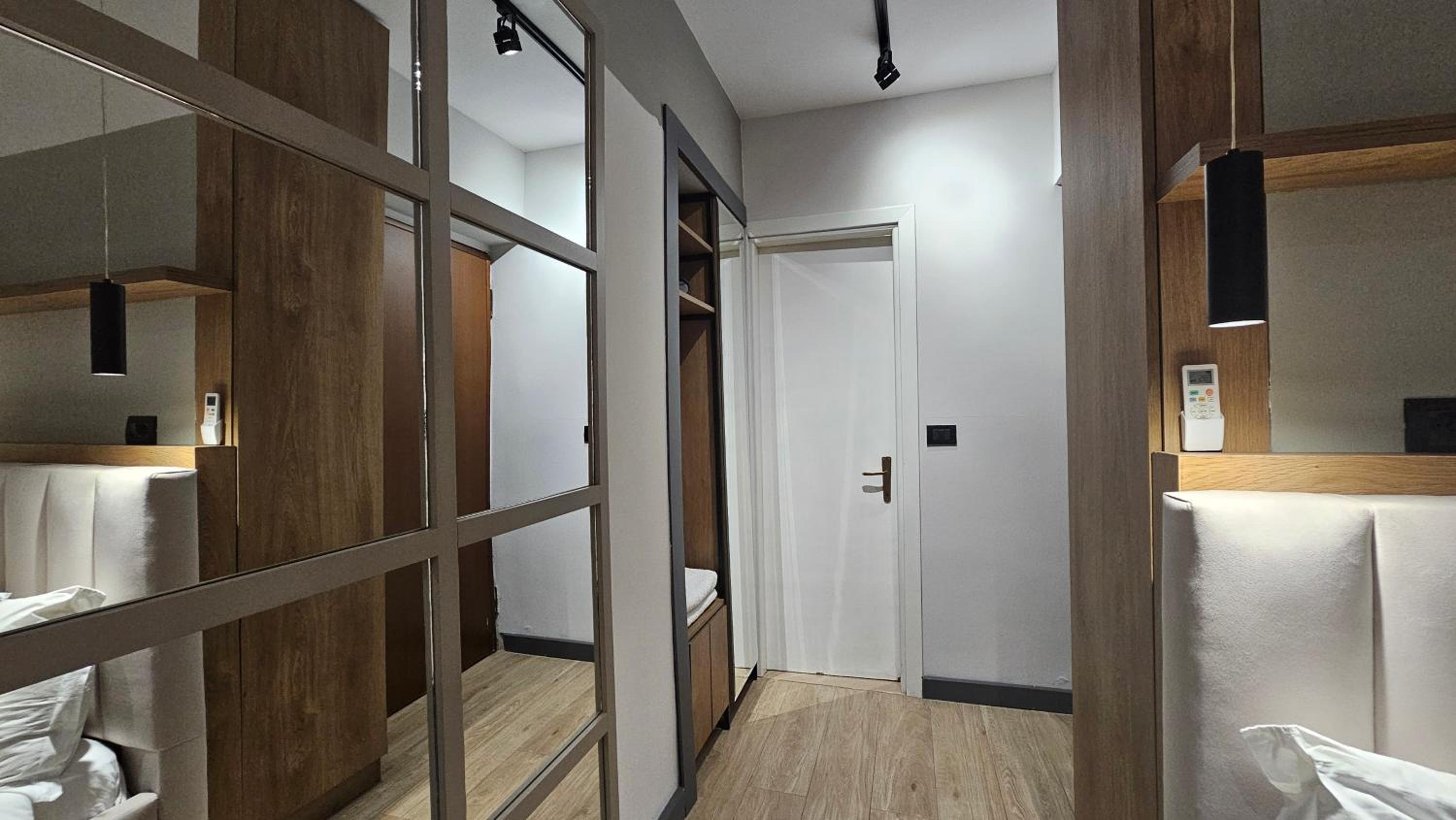 TAM Center Studio Apartment Next To Blloku No2