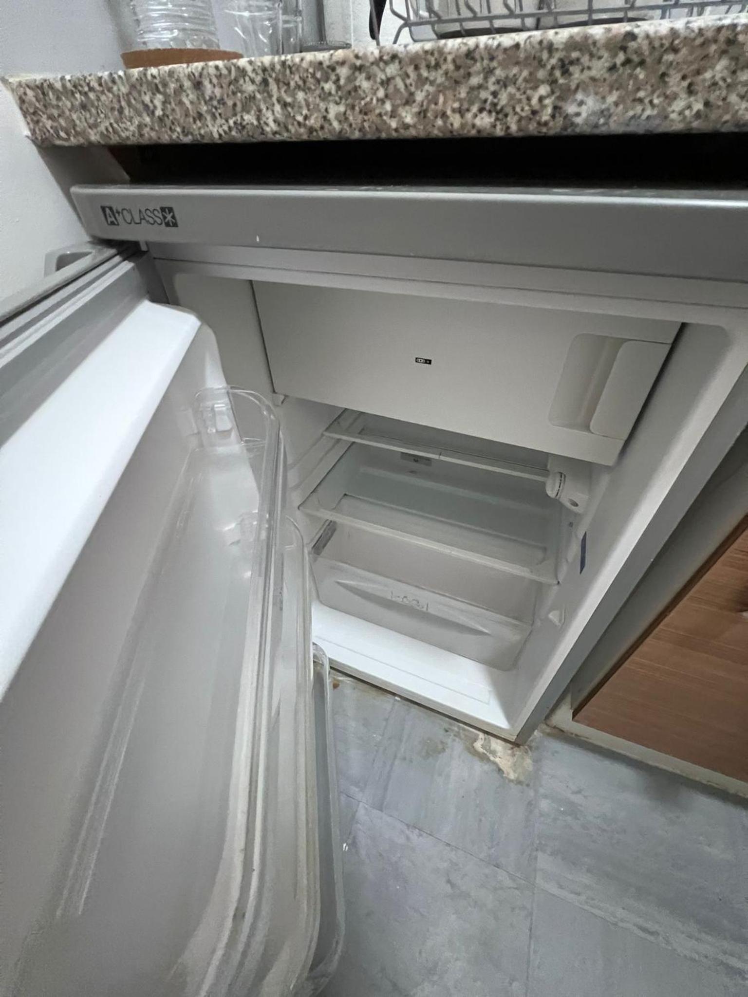 The Friary House - Central Guildford Personal 1 Bedroom Budget Apartment view 5