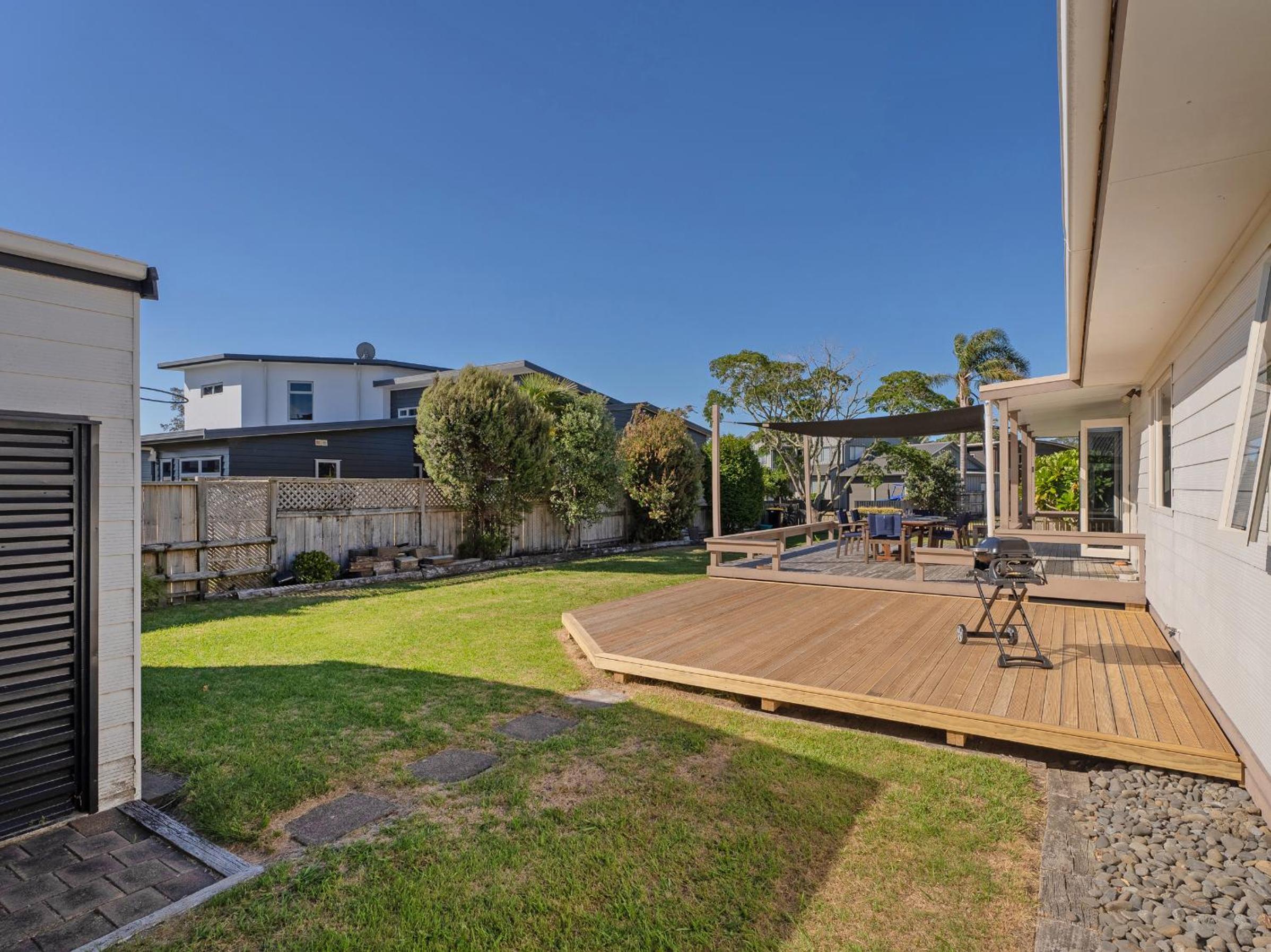 Nest by the Beach - Cooks Beach Holiday Home view 3