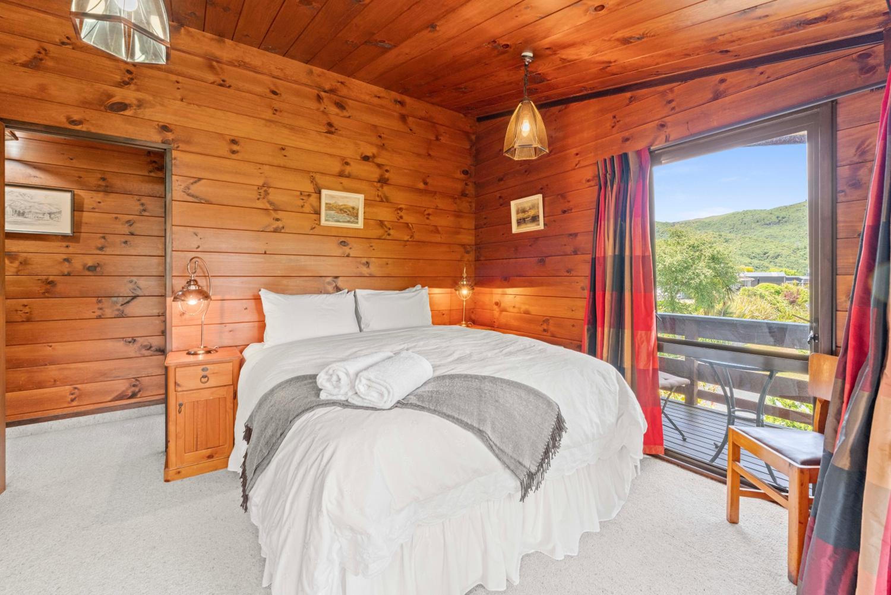 Harbour Lights - Lake Taupo Holiday Home