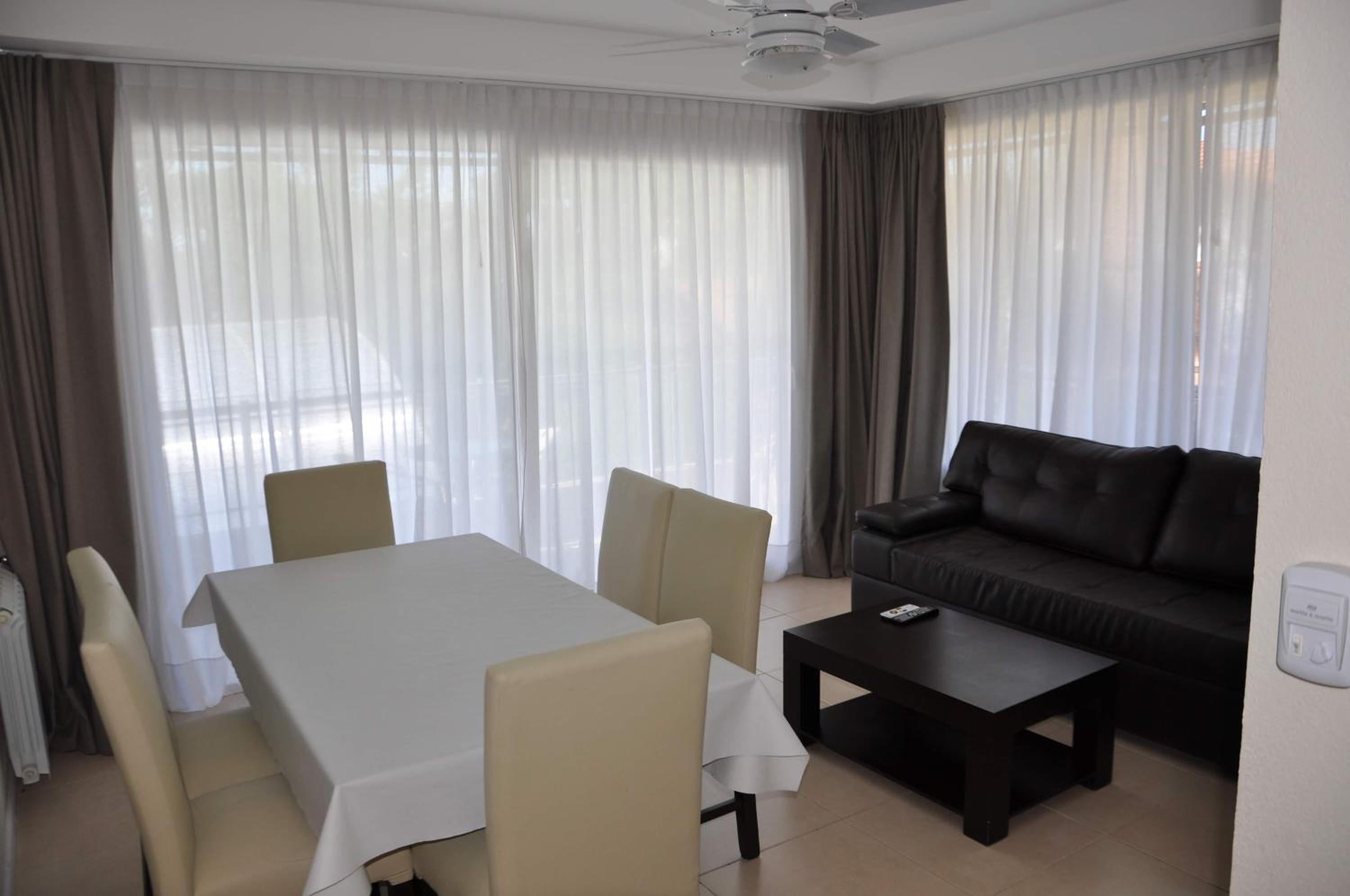 Aqualina Suites