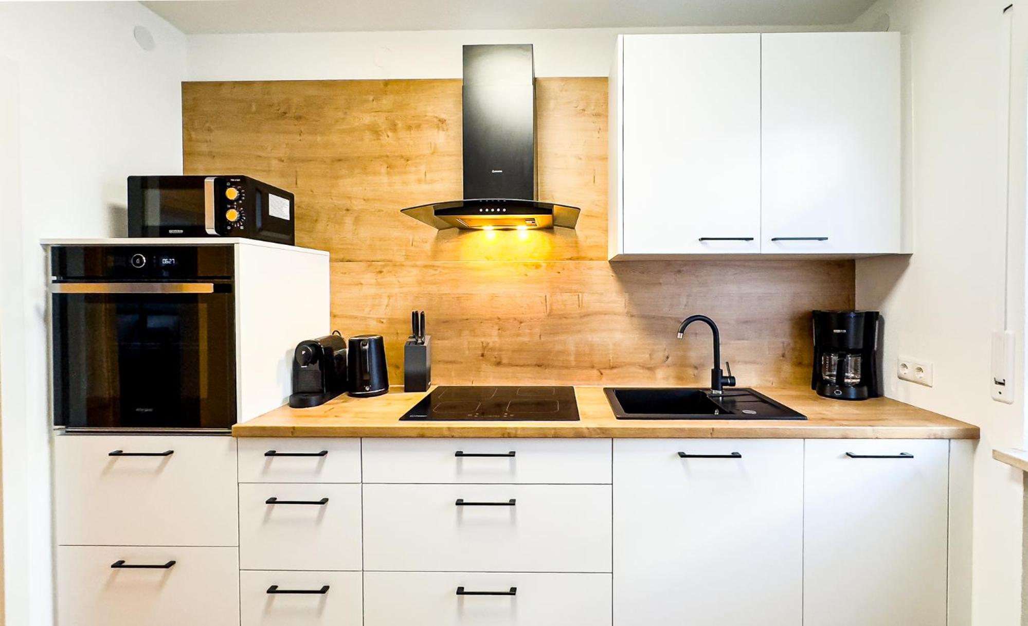 Charmantes 3-Zi-Apartment am Schlössle in Lechhausen-Garage-Balkon-Küche-Smart TV