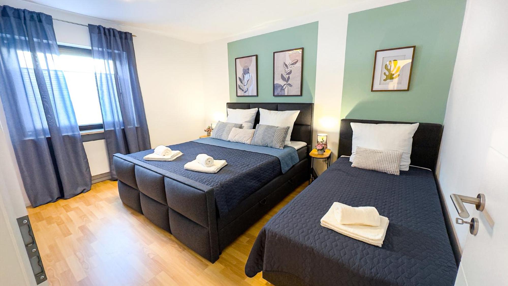 Charmantes 3-Zi-Apartment am Schlössle in Lechhausen-Garage-Balkon-Küche-Smart TV