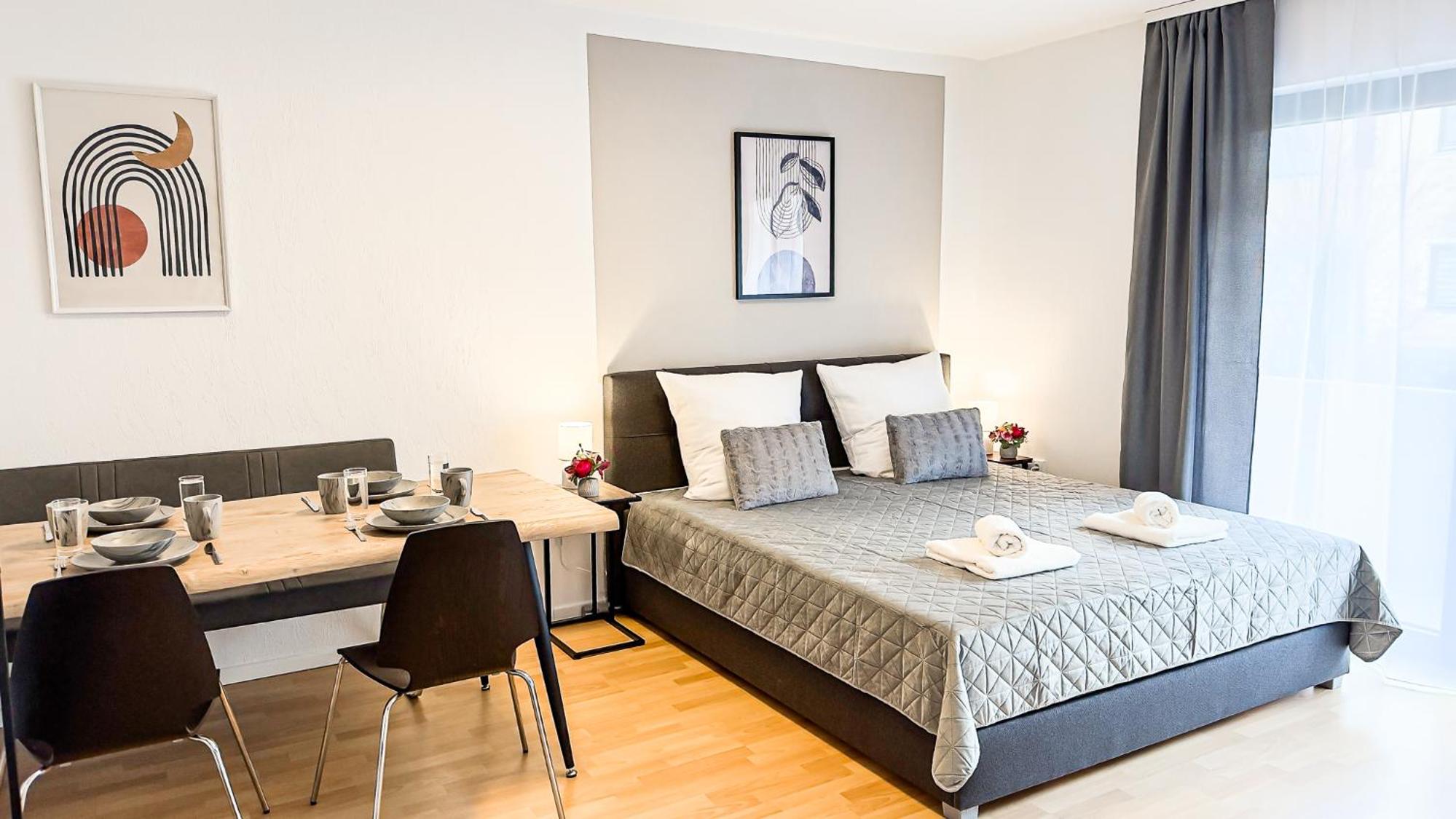 Charmantes 3-Zi-Apartment am Schlössle in Lechhausen-Garage-Balkon-Küche-Smart TV