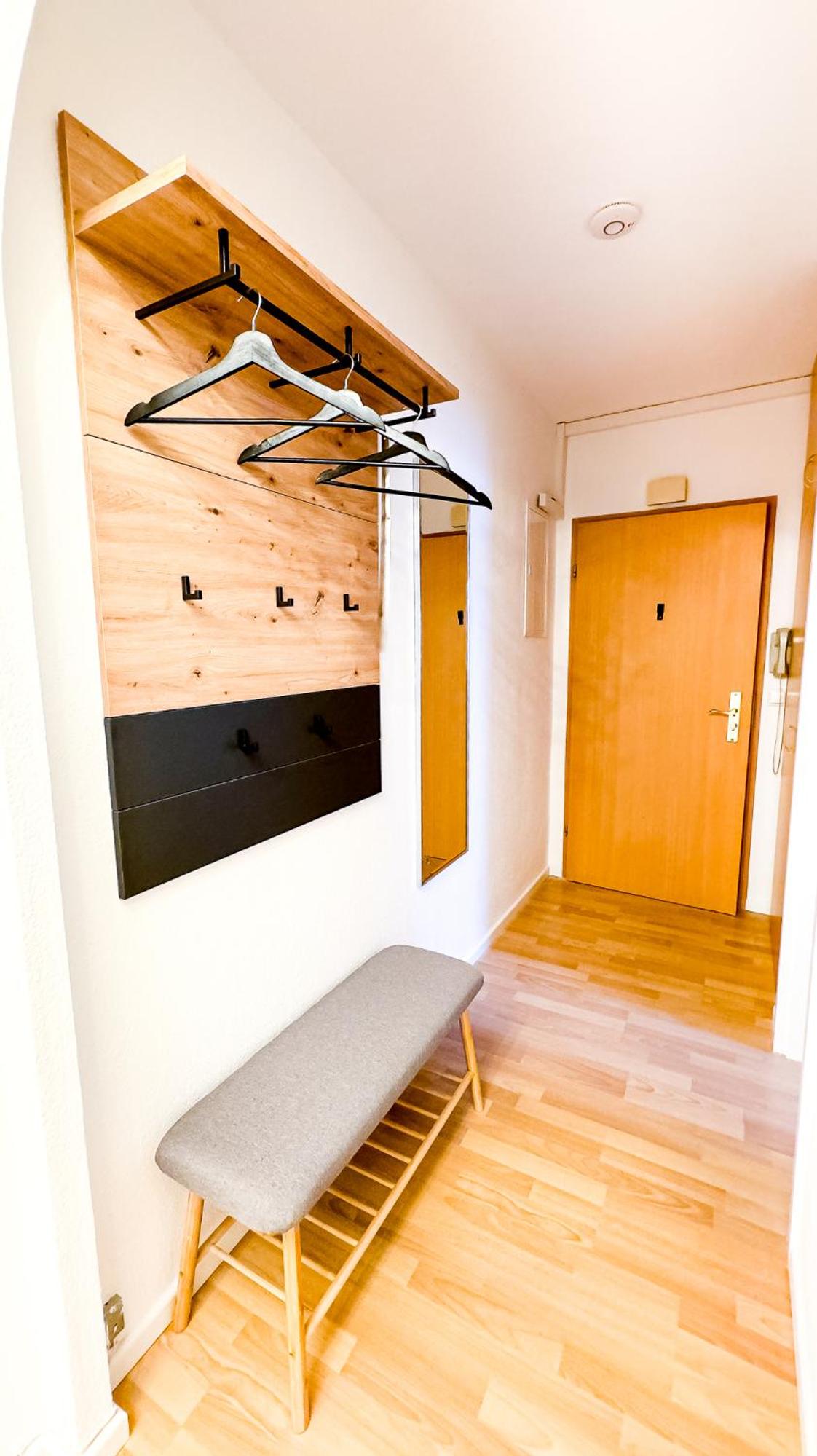 Charmantes 3-Zi-Apartment am Schlössle in Lechhausen-Garage-Balkon-Küche-Smart TV