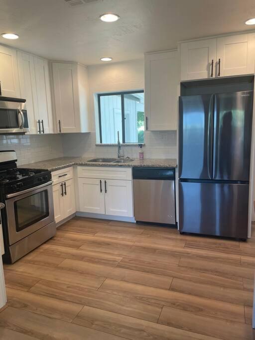 Central Phoenix, great for kids & pets, big backyard! view 2