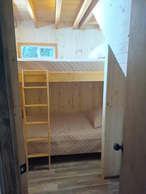 Cabaña en el bosque con opción tina caliente