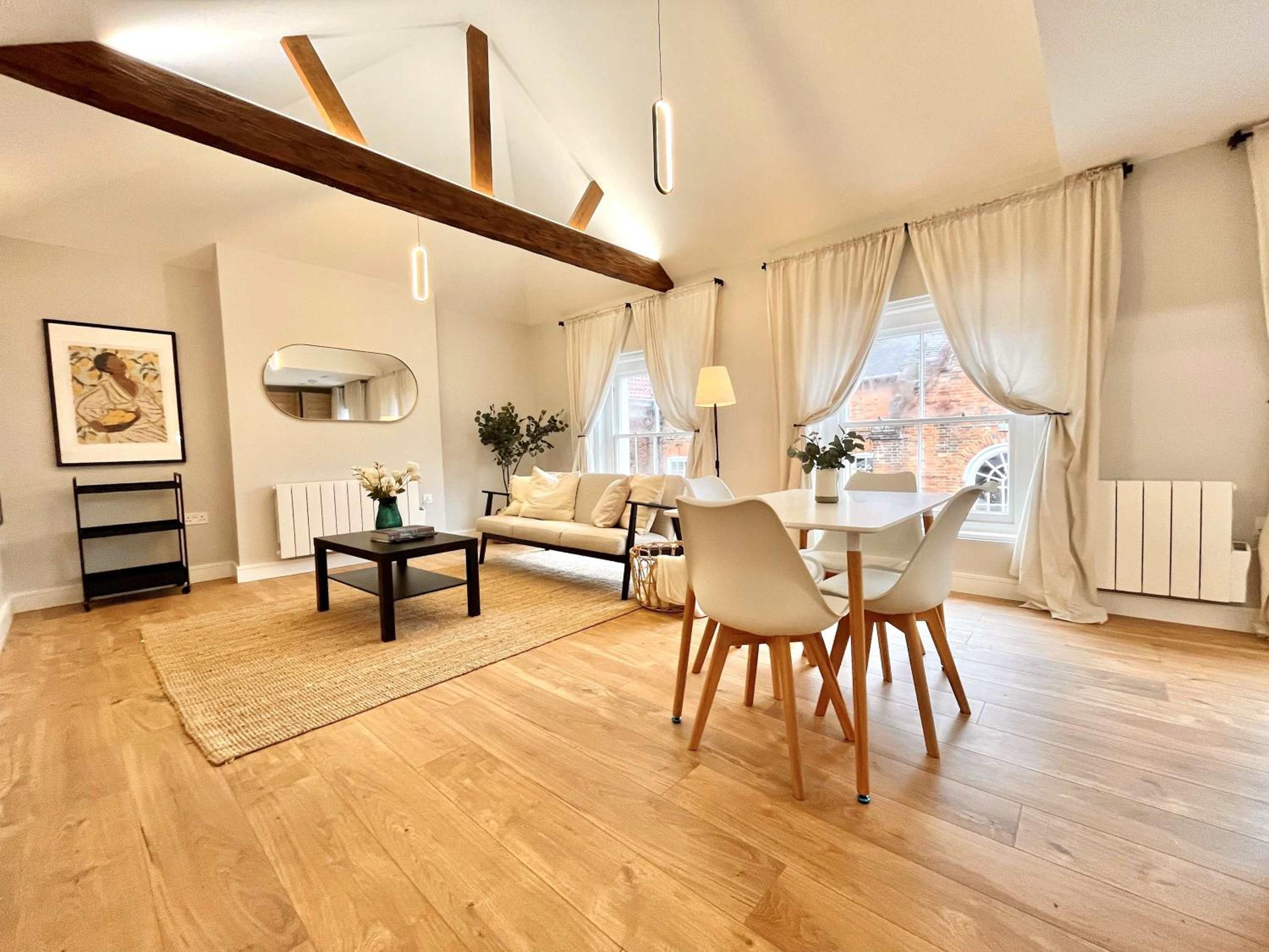 Farnham Vacations - Holly Apartment - Spacious Comfort Central Farnham - Property Image 1