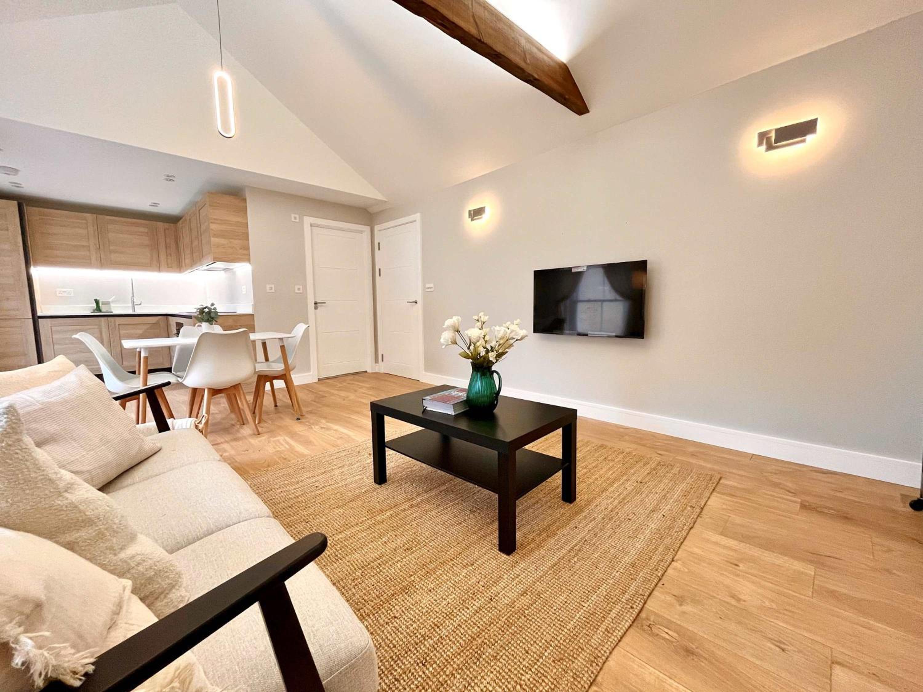 Farnham Vacations - Holly Apartment - Spacious Comfort Central Farnham - Property Image 6