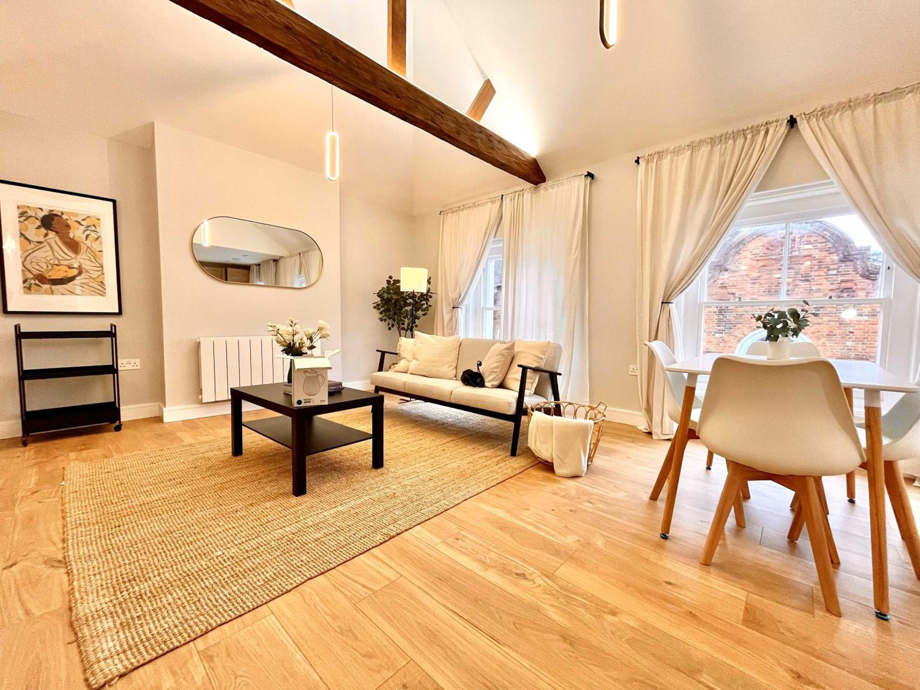 Farnham Vacations - Holly Apartment - Spacious Comfort Central Farnham - Property Image 3