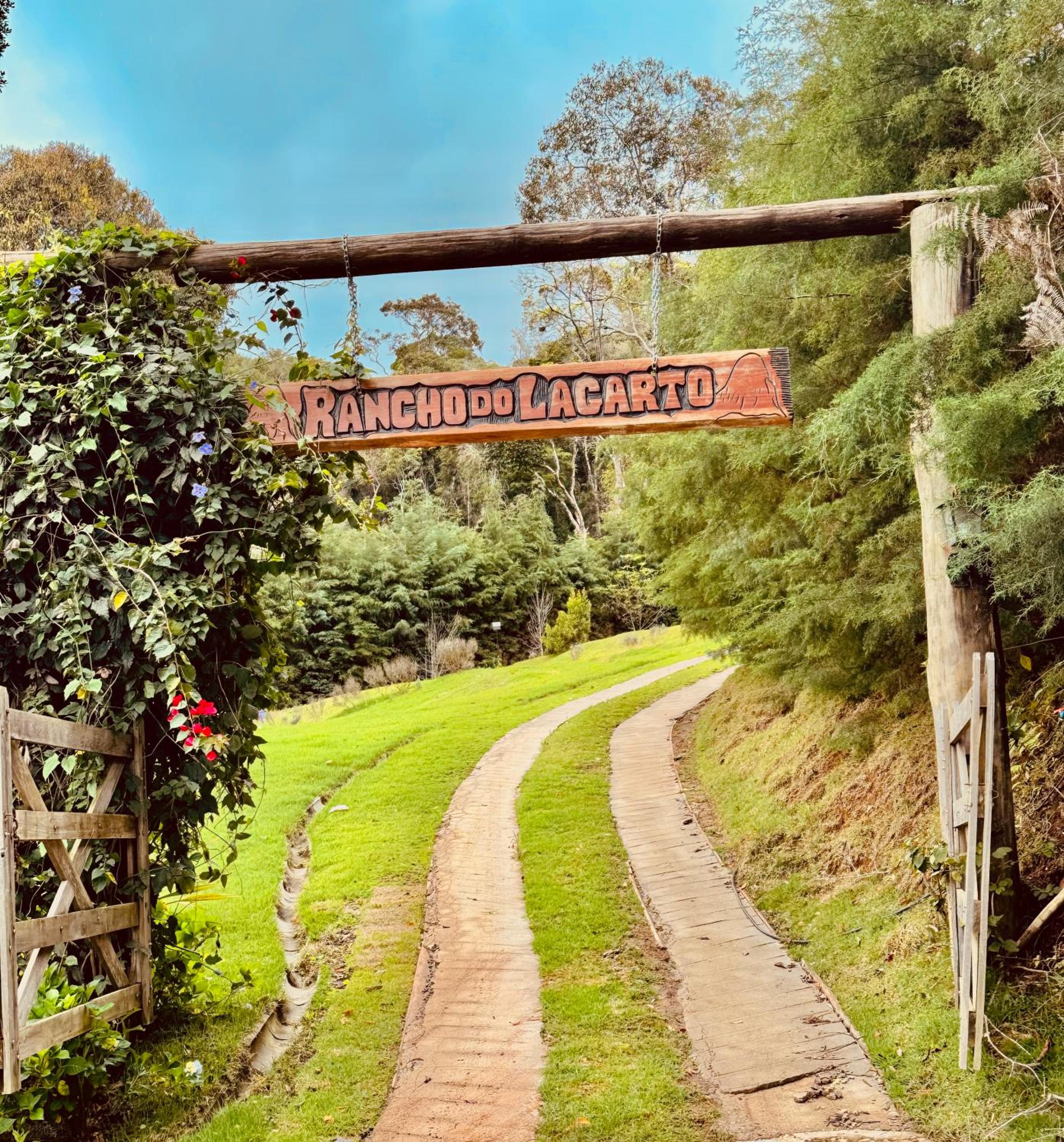 Rancho do Lagarto Pedra Azul - JACUZZI E ÁREA GOURMET