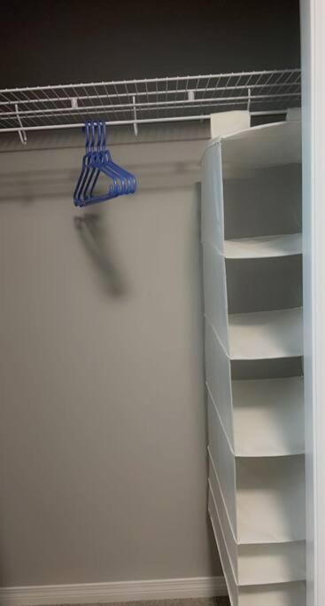 Lovely 2Bd 1Bth suite Free pking separated HVAC