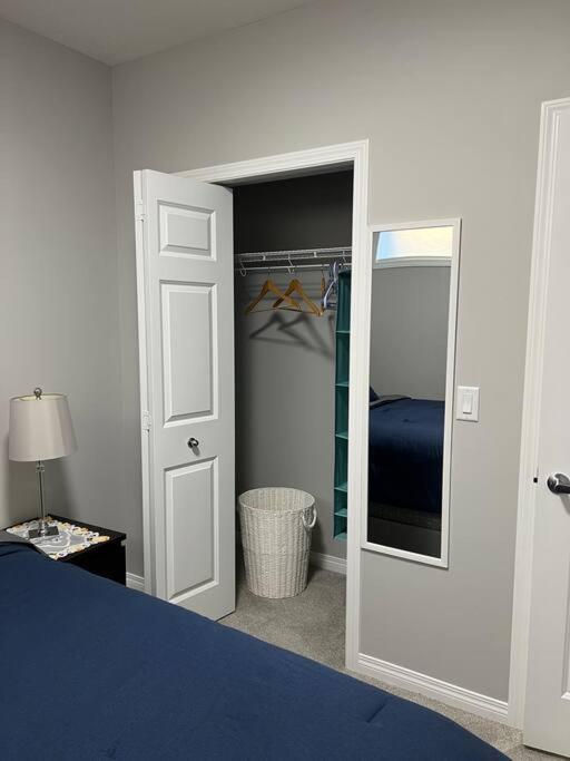 Lovely 2Bd 1Bth suite Free pking separated HVAC