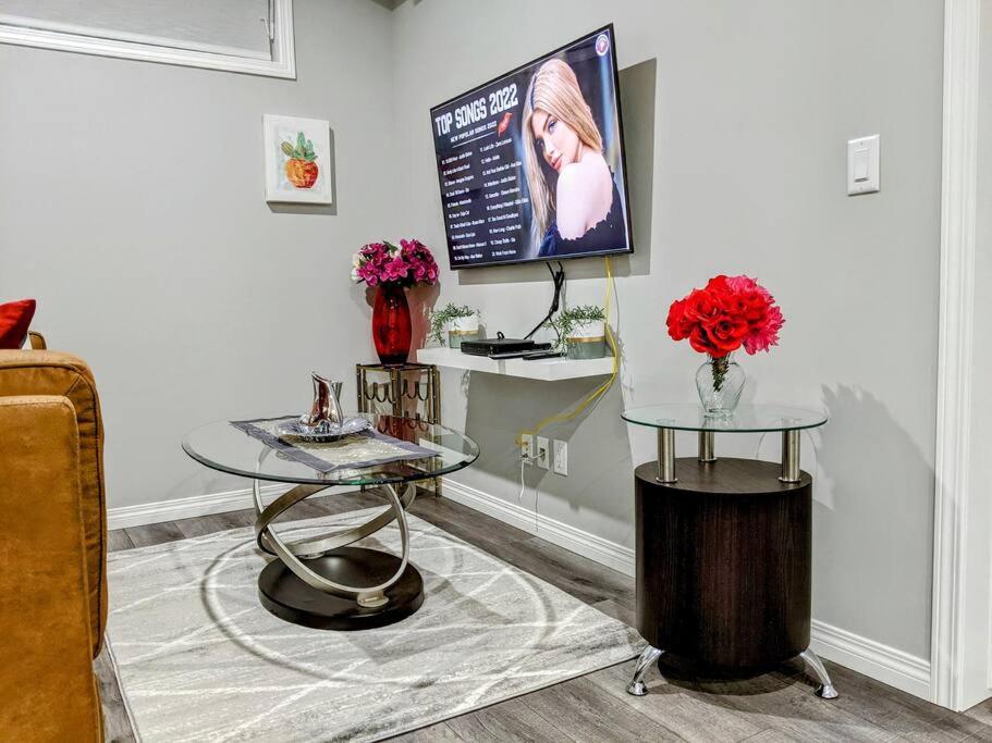 Lovely 2Bd 1Bth suite Free pking separated HVAC