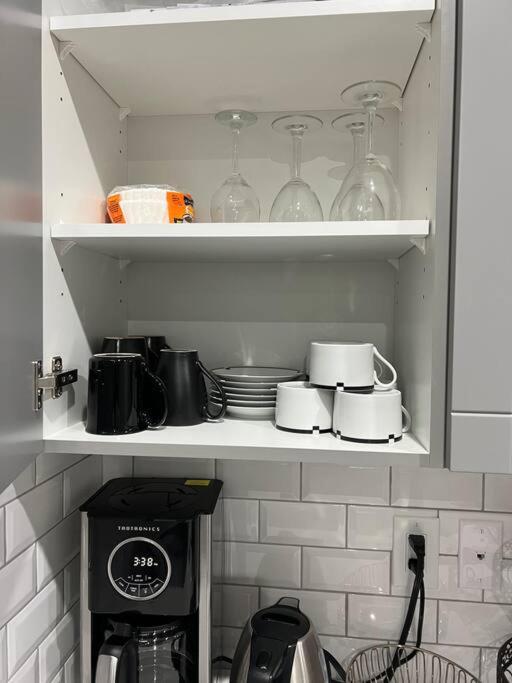 Lovely 2Bd 1Bth suite Free pking separated HVAC