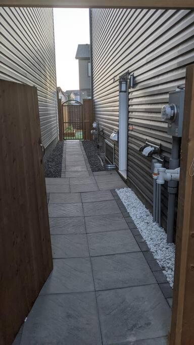 Lovely 2Bd 1Bth suite Free pking separated HVAC