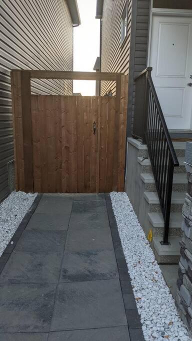 Lovely 2Bd 1Bth suite Free pking separated HVAC