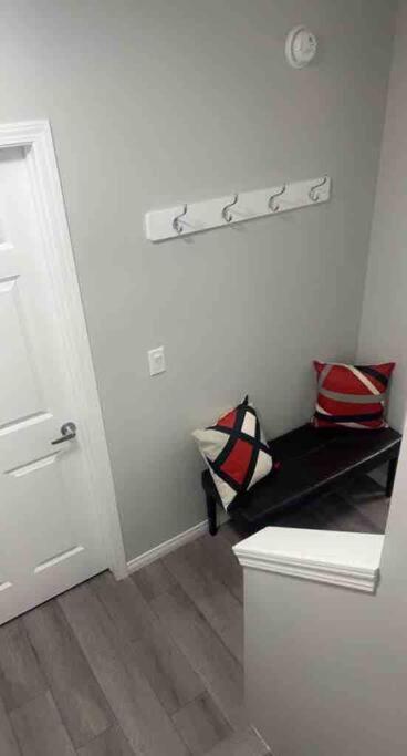 Lovely 2Bd 1Bth suite Free pking separated HVAC