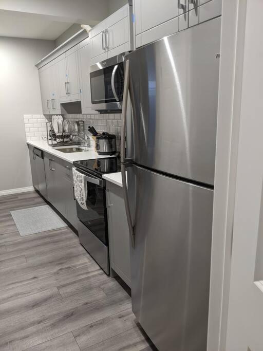 Lovely 2Bd 1Bth suite Free pking separated HVAC
