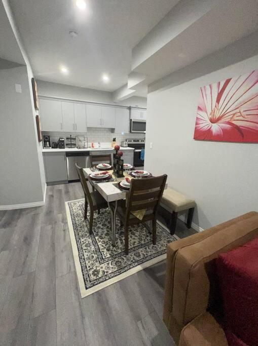 Lovely 2Bd 1Bth suite Free pking separated HVAC
