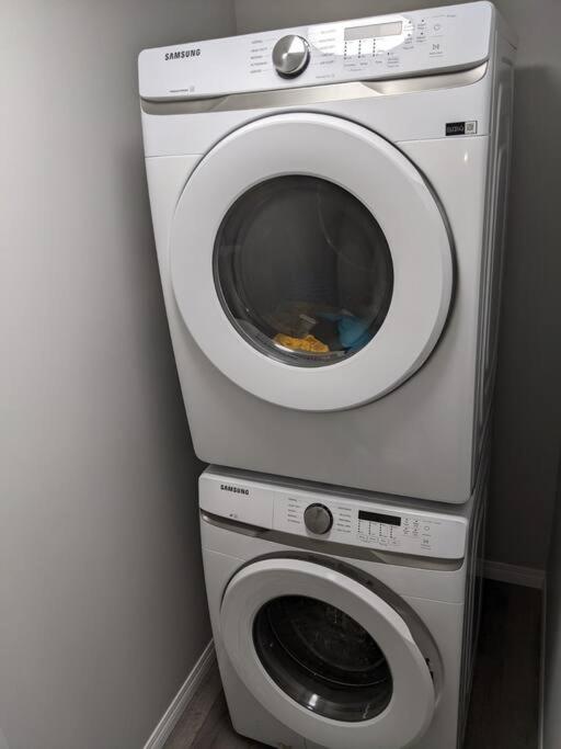 Lovely 2Bd 1Bth suite Free pking separated HVAC