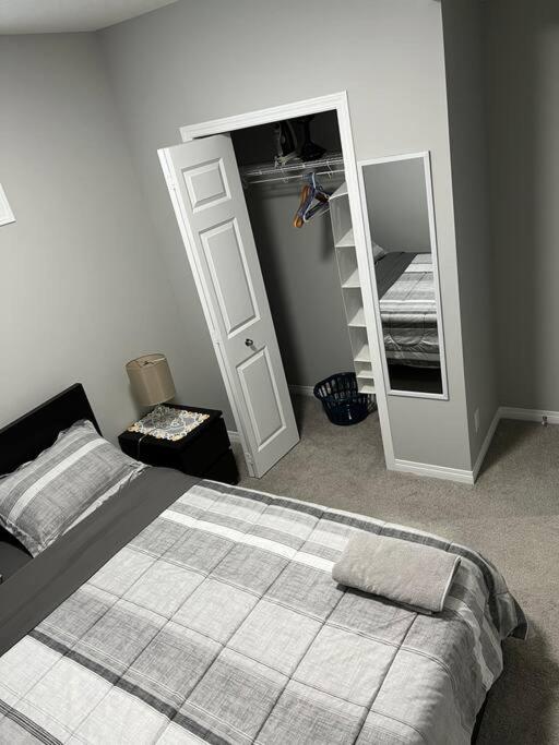 Lovely 2Bd 1Bth suite Free pking separated HVAC