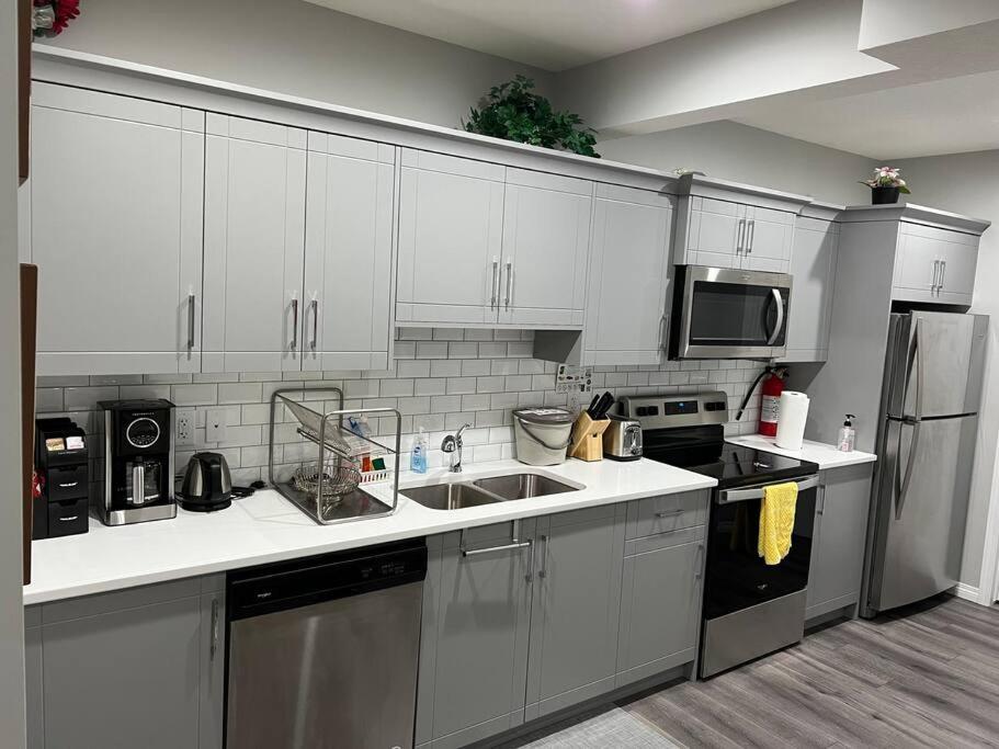 Lovely 2Bd 1Bth suite Free pking separated HVAC