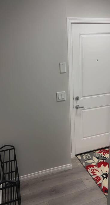 Lovely 2Bd 1Bth suite Free pking separated HVAC