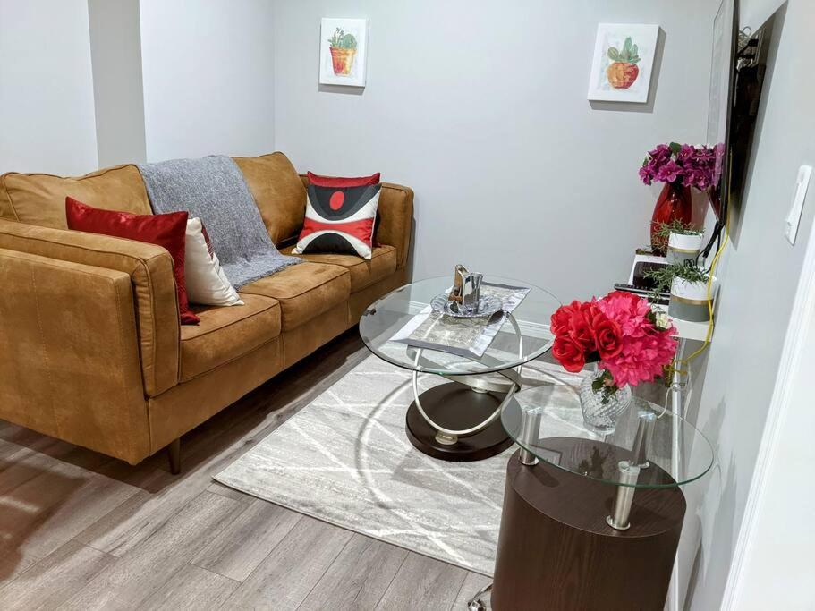 Lovely 2Bd 1Bth suite Free pking separated HVAC