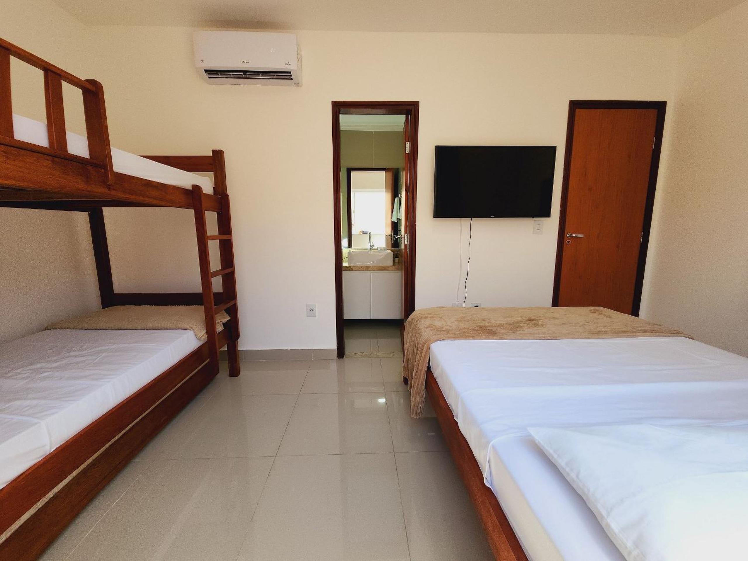 JPN09 - Duplex em cond. fechado próx. à praia