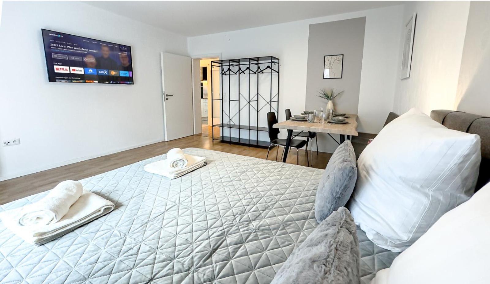 Charmantes 3-Zi-Apartment am Schlössle in Lechhausen-Garage-Balkon-Küche-Smart TV