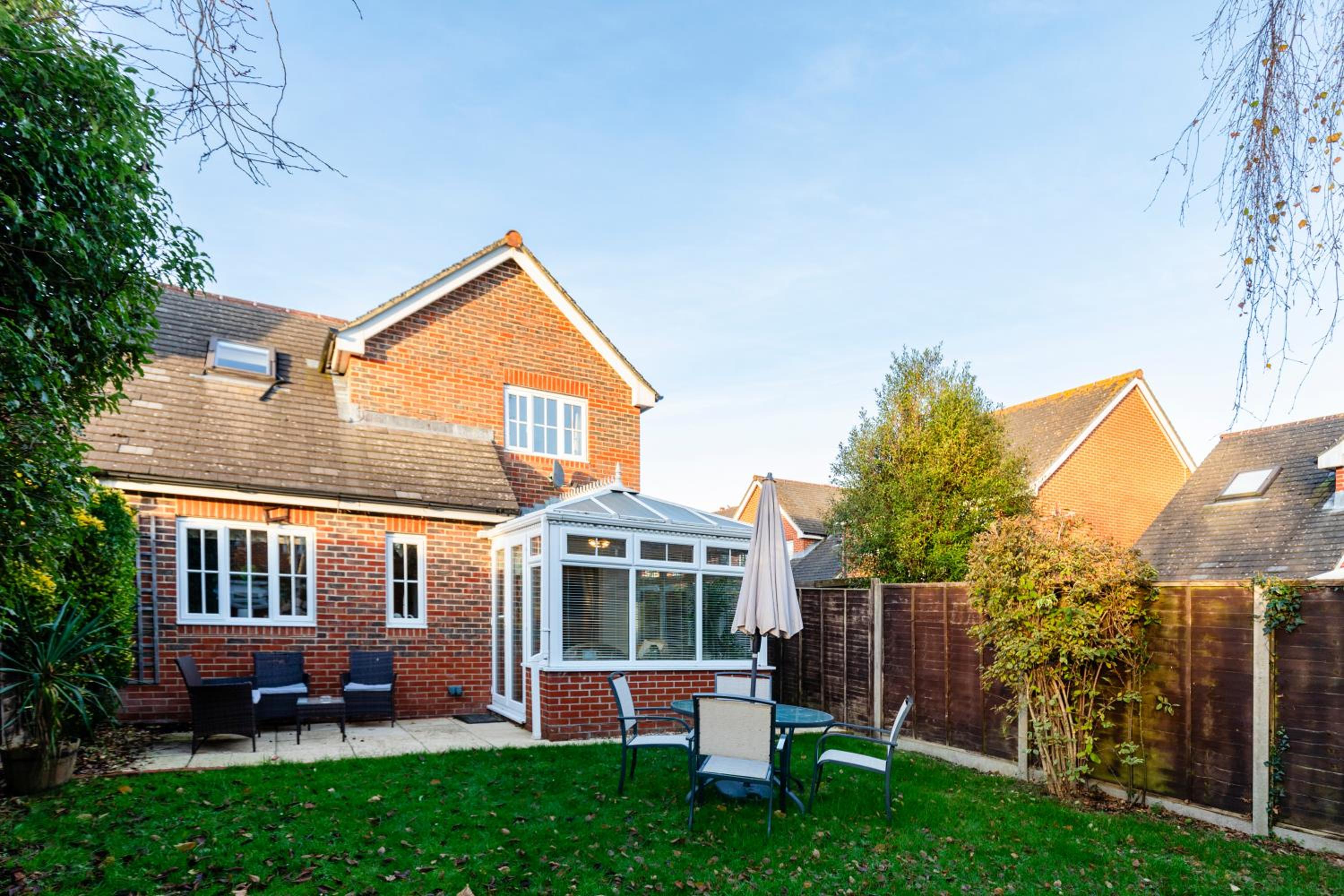Chichester retreat house with free parking view 4
