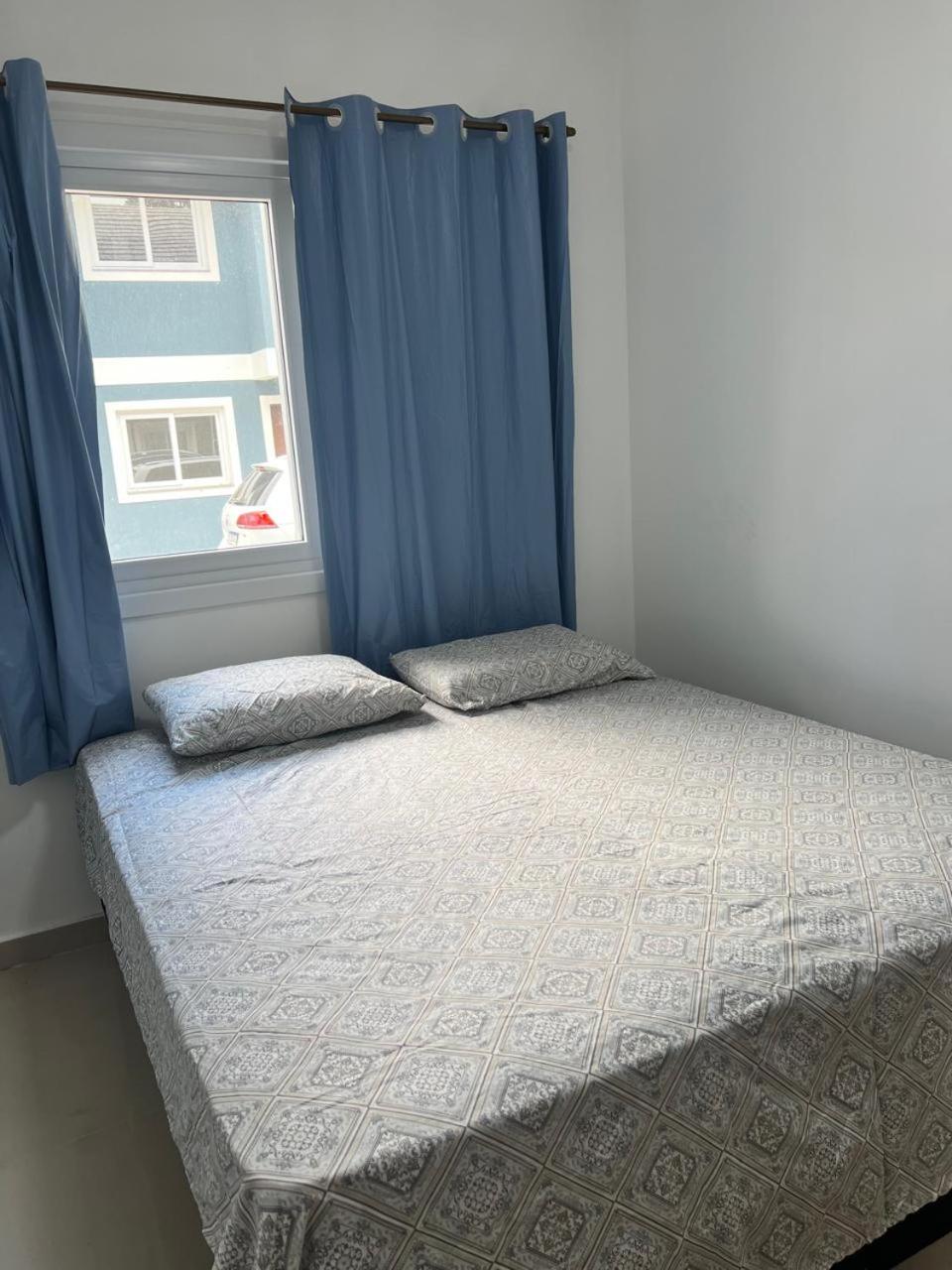 CASA LINDA PARA 6 a 8 PESSOAS COM 3 QUARTOS 3 BANHEIROS , COZINHA COMPLETA, ESTACIONAMENTO A 5 MiNUTOS DA CATEDRAL DE PEDRA