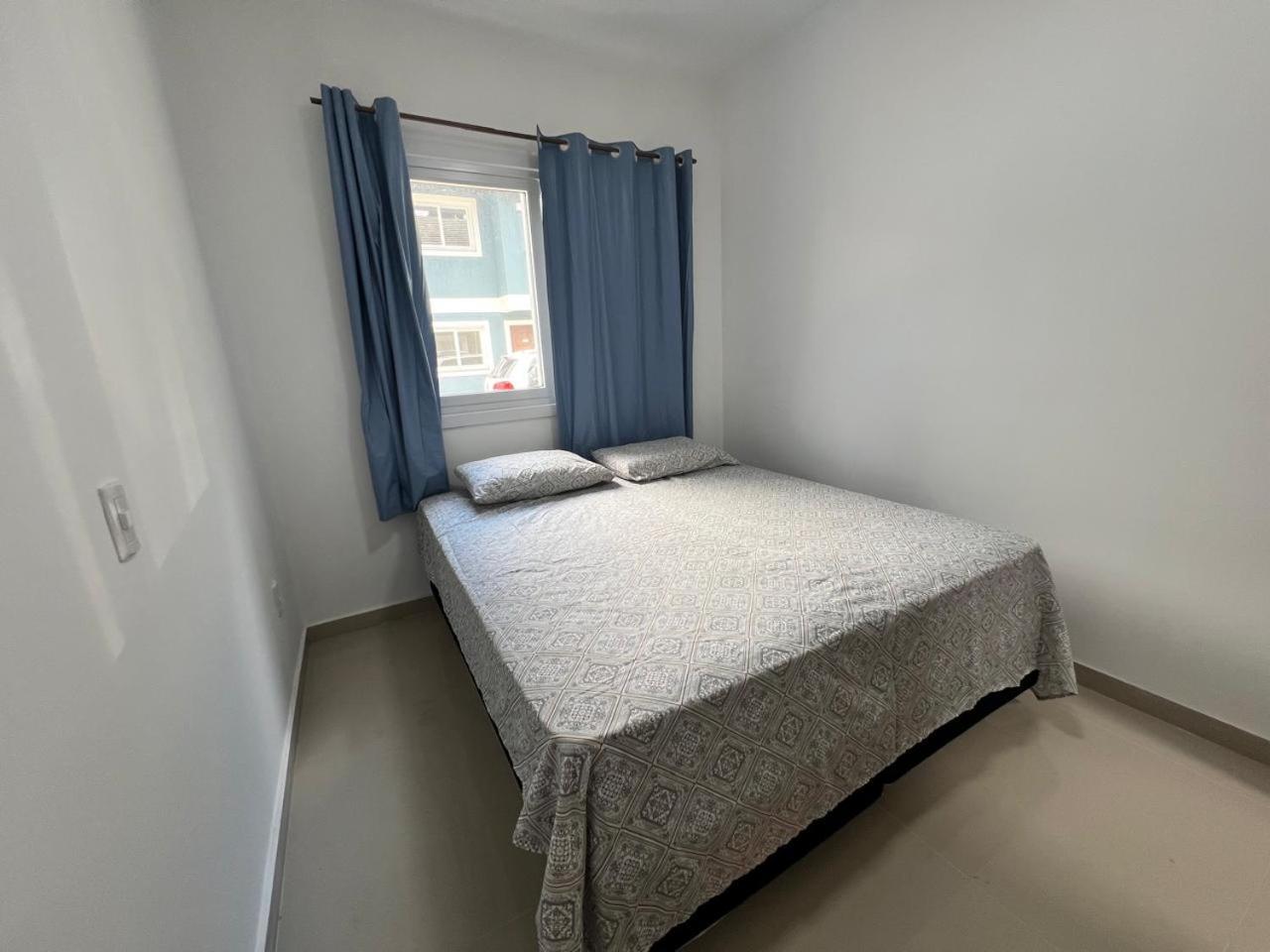 CASA LINDA PARA 6 a 8 PESSOAS COM 3 QUARTOS 3 BANHEIROS , COZINHA COMPLETA, ESTACIONAMENTO A 5 MiNUTOS DA CATEDRAL DE PEDRA
