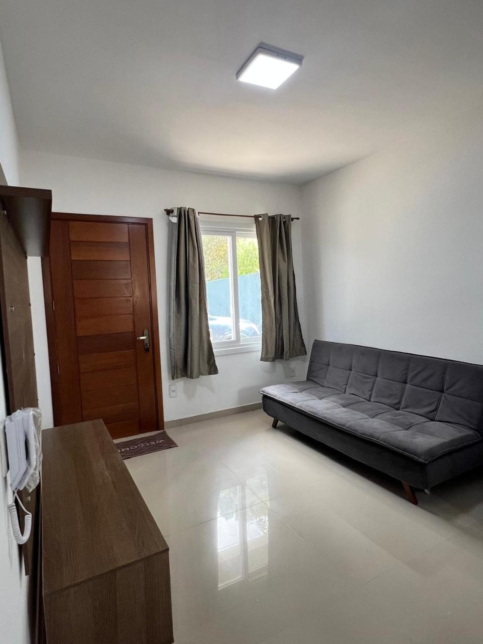 CASA LINDA PARA 6 a 8 PESSOAS COM 3 QUARTOS 3 BANHEIROS , COZINHA COMPLETA, ESTACIONAMENTO A 5 MiNUTOS DA CATEDRAL DE PEDRA
