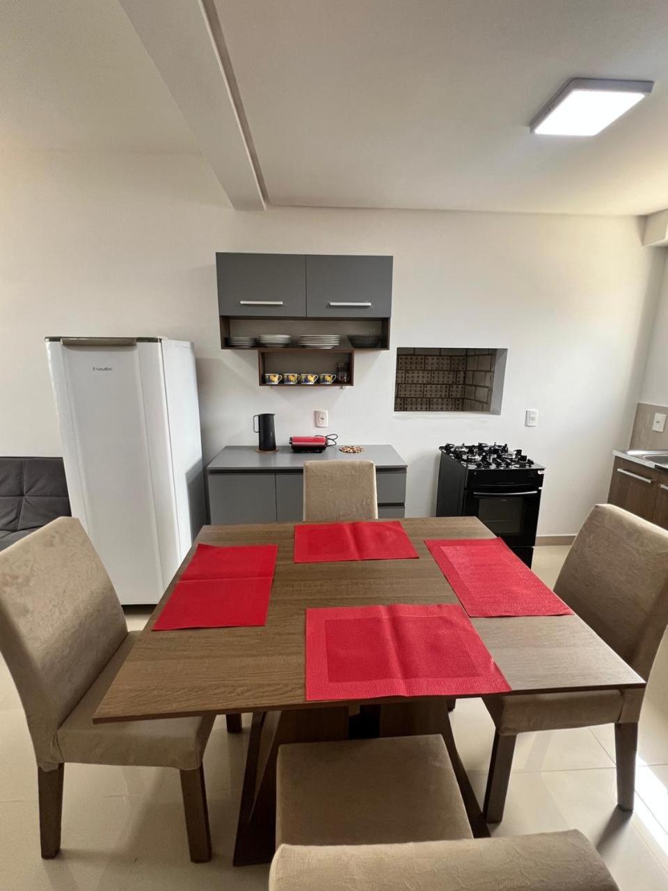 CASA LINDA PARA 6 a 8 PESSOAS COM 3 QUARTOS 3 BANHEIROS , COZINHA COMPLETA, ESTACIONAMENTO A 5 MiNUTOS DA CATEDRAL DE PEDRA