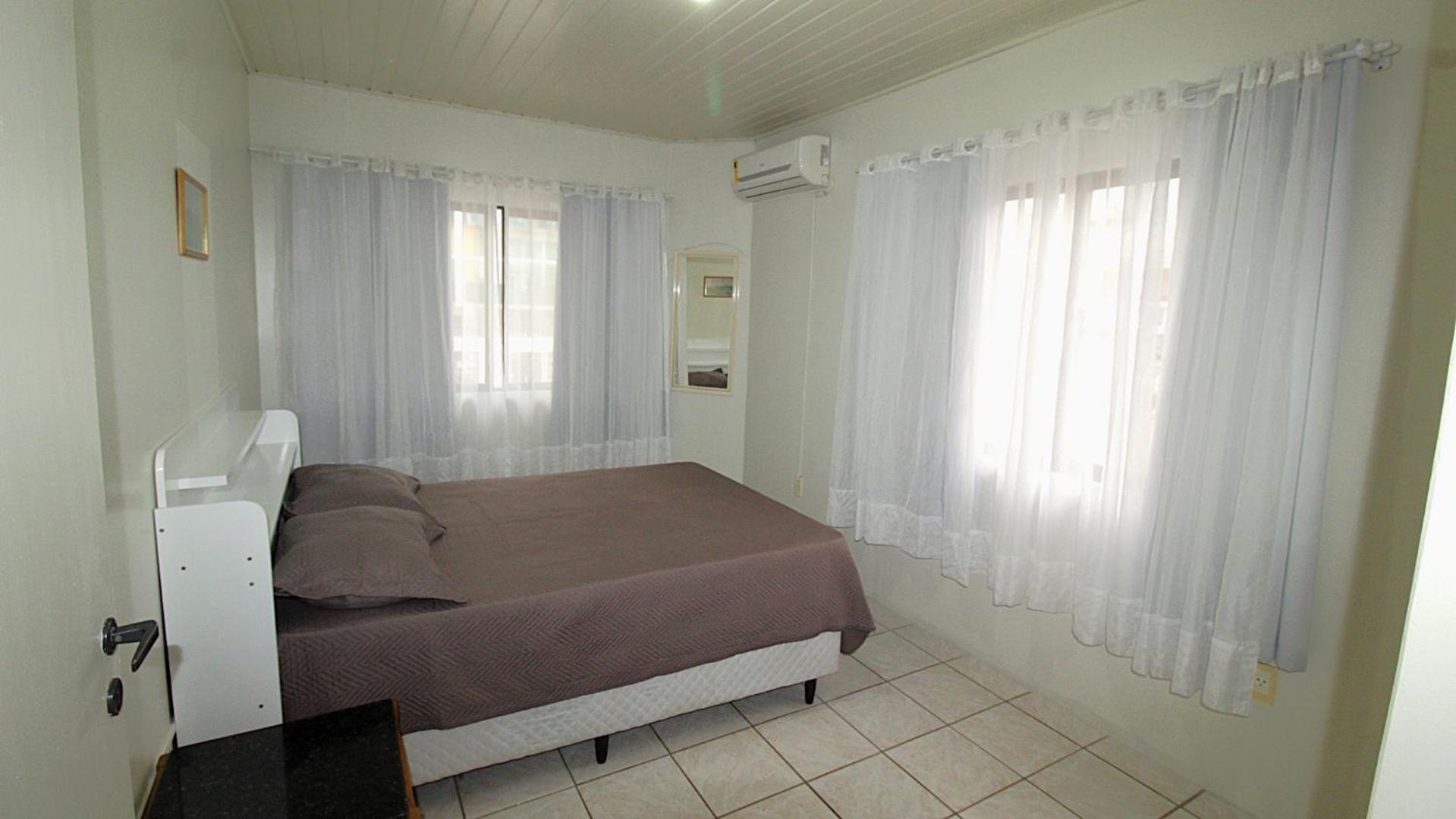1018 Apartamento na quadra do mar um dormitório