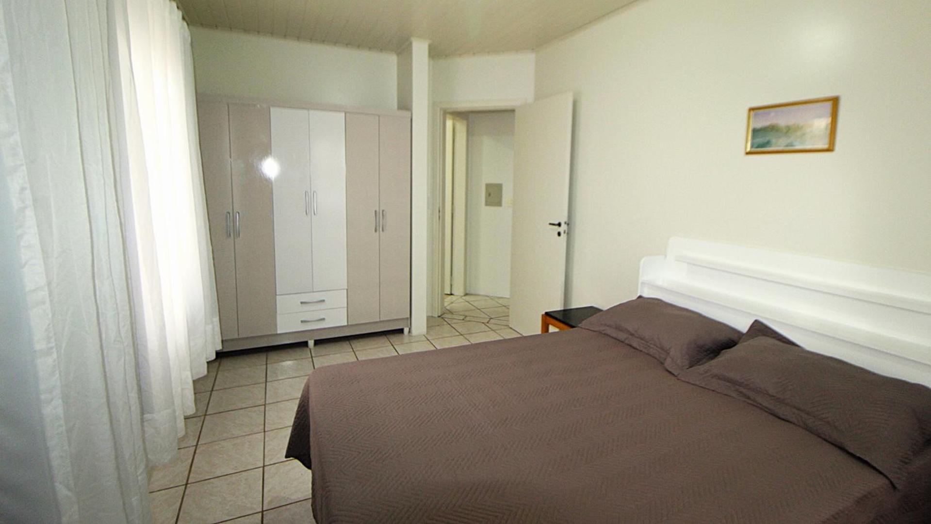 1018 Apartamento na quadra do mar um dormitório