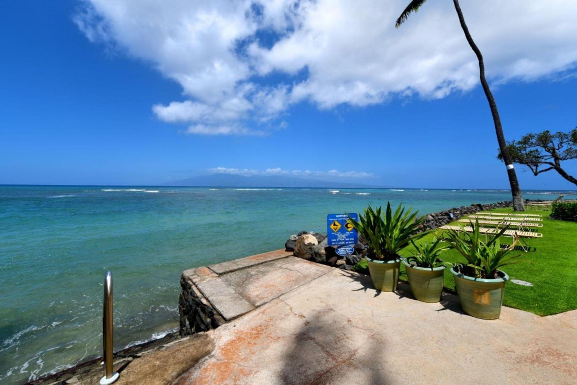 Kahana Reef 117 · KR 117 Renovated OceanFront 1BD w Ocean Views