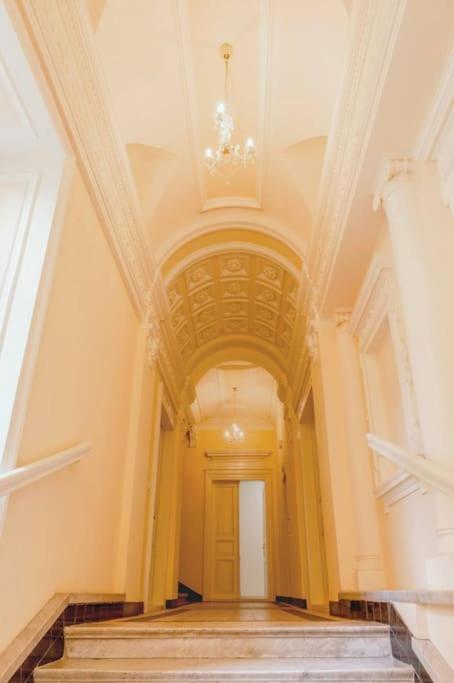 New Apartment 50m Charles Square