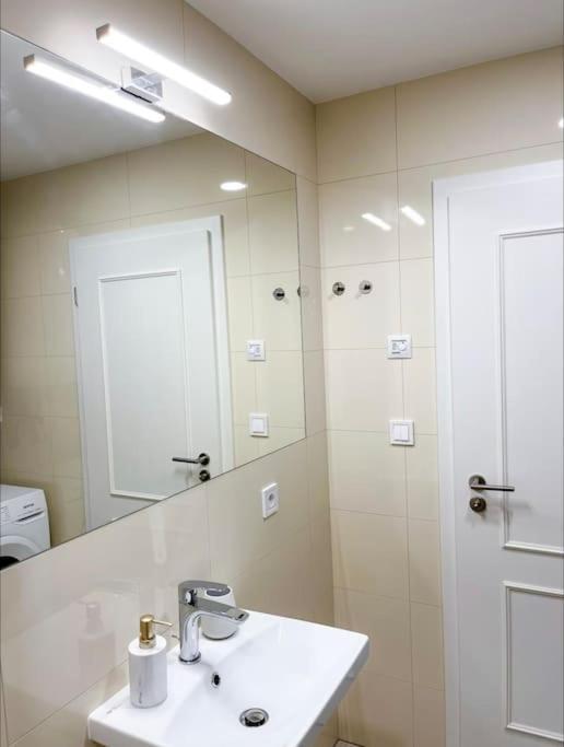 New Apartment 50m Charles Square