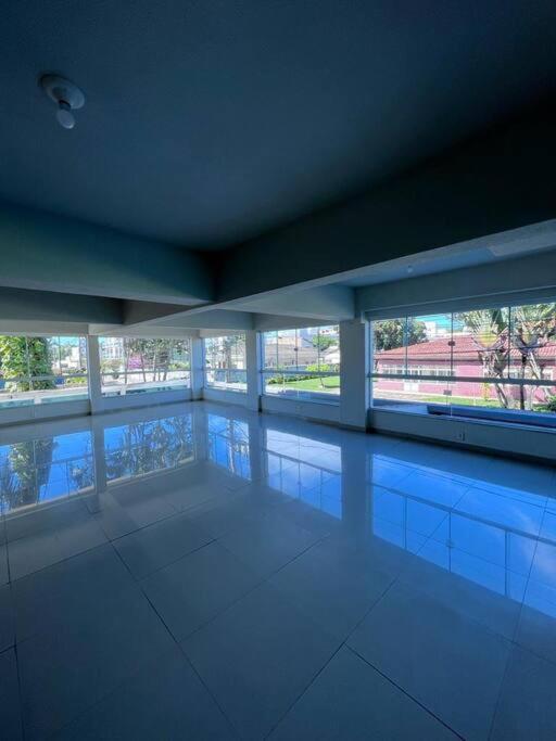 Cobertura Duplex Com Piscina e Vista mar