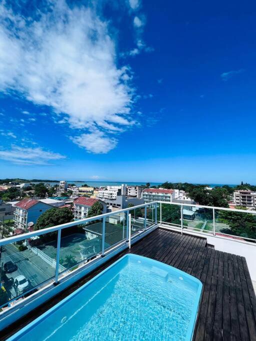 Cobertura Duplex Com Piscina e Vista mar