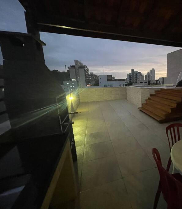 Cobertura com piscina privativa e churrasqueira