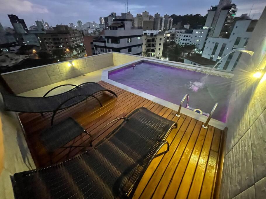 Cobertura com piscina privativa e churrasqueira