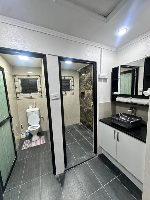 3 Bedroom Modern Executive Flat in Namadi Heights - view 8
