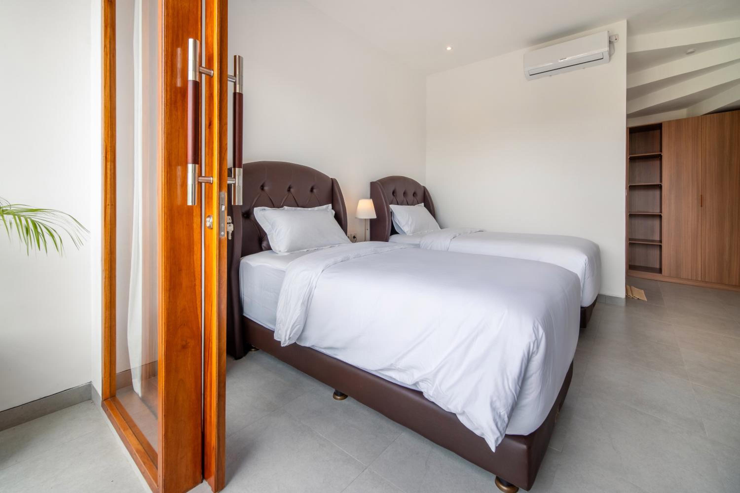 Private Villa Uluwatu - 4BR - Pool - Rooftop Sunset Bar - 7 mins to Melasti Beach