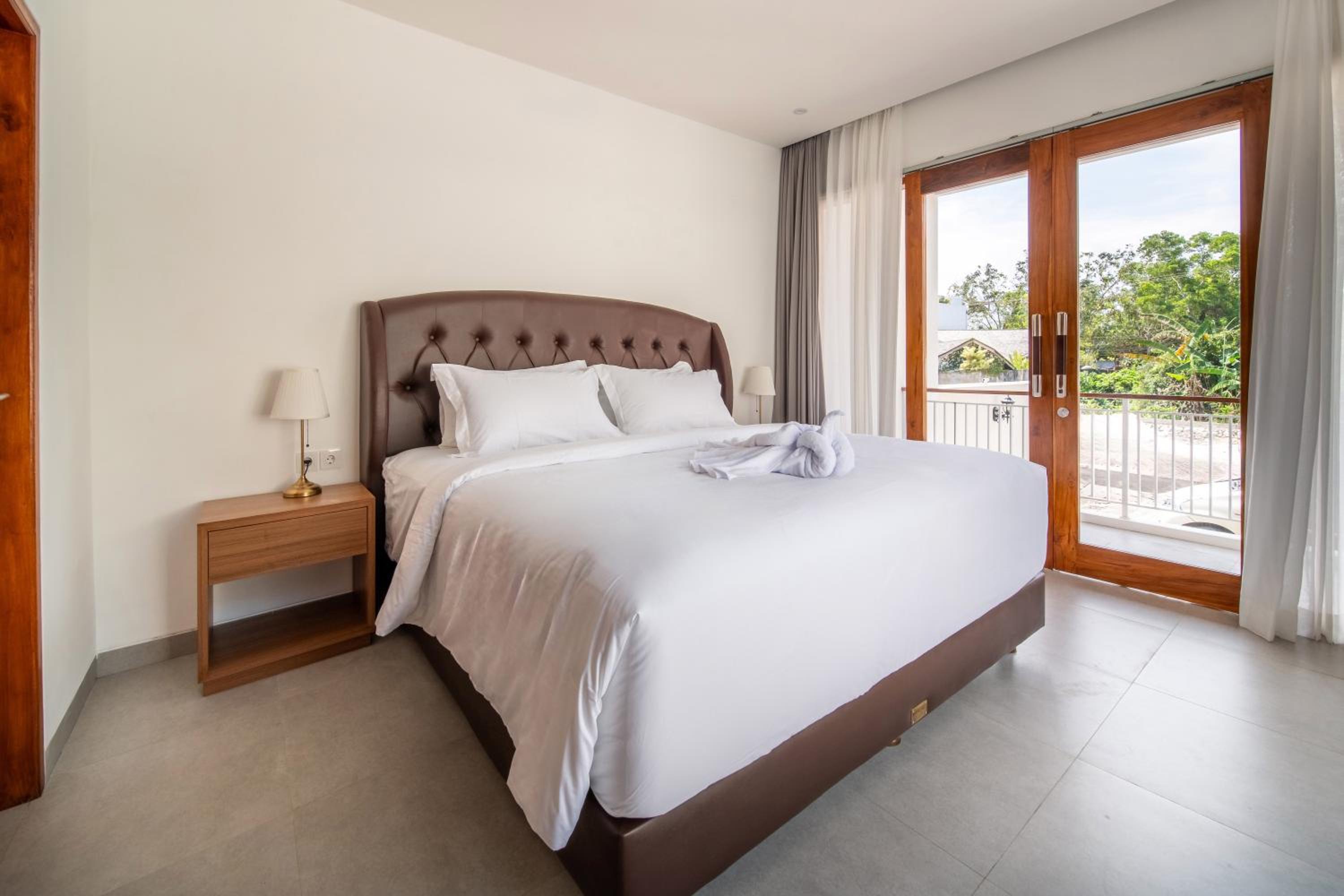 Private Villa Uluwatu - 4BR - Pool - Rooftop Sunset Bar - 7 mins to Melasti Beach