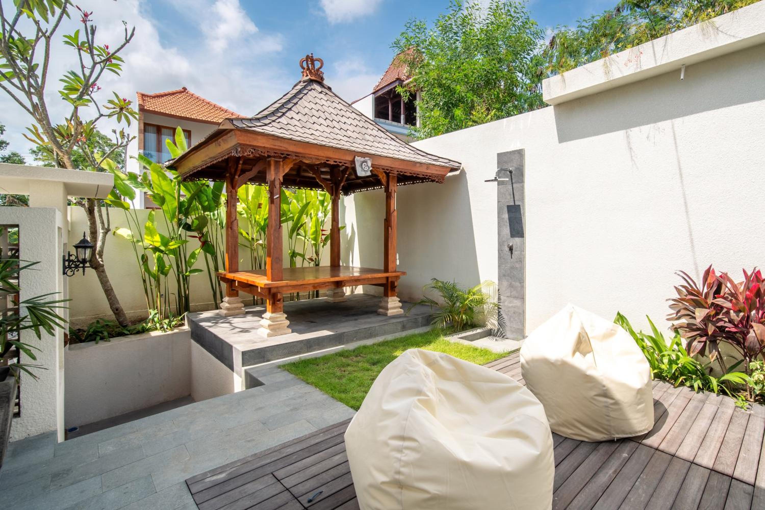Private Villa Uluwatu - 4BR - Pool - Rooftop Sunset Bar - 7 mins to Melasti Beach